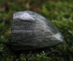 Serafinit - leštěný kamenný zlomek 