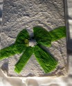 Ruční papír se zelenou mašlí 