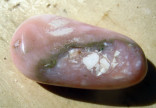 Opál růžový - tromlovaný 