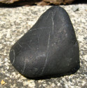 Šungit - tromlovaný kámen nevyleštěný 
