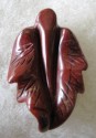Jaspis červený - přívěšek vrtaný list 