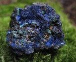 Azurit - krystalky na matečné hornině 