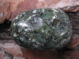 Fuchsit - omletý kámen 