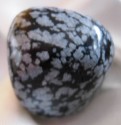 Obsidián sněžný - omletý kámen 